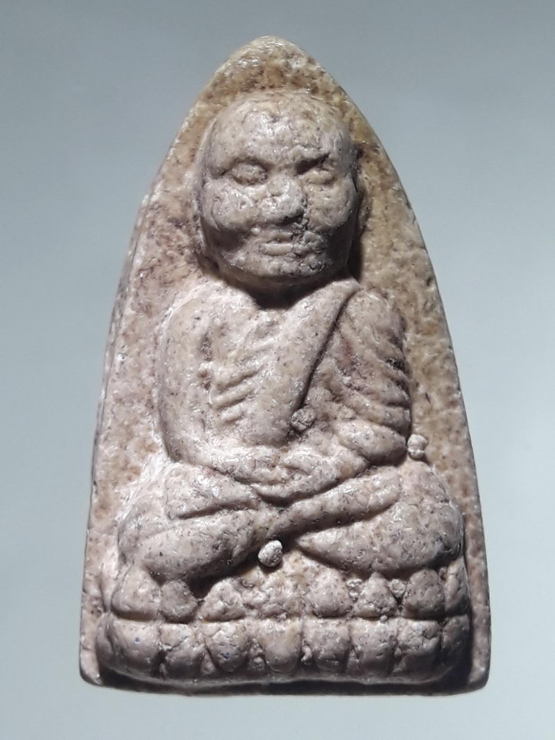 รหัสสินค้า พระเนื้อดิน ผง ว่าน 10516 หลวงพ่อทวด เนื้อผงพุทธคุณ ด้านหลังมีตัวอักษร ทวดขาว ไม่ทราบที่