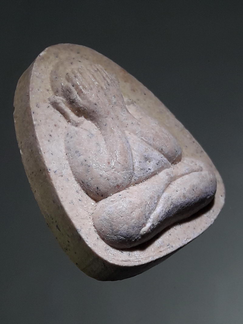 รหัสสินค้า พระเนื้อดิน ผง ว่าน 10468 พระปิดตา ปลดหนี้ เนื้อขาว หลวงปู่โต๊ะ วัดประดู่ฉิมพลี รุ่นปลุดหนี้ ปี2542