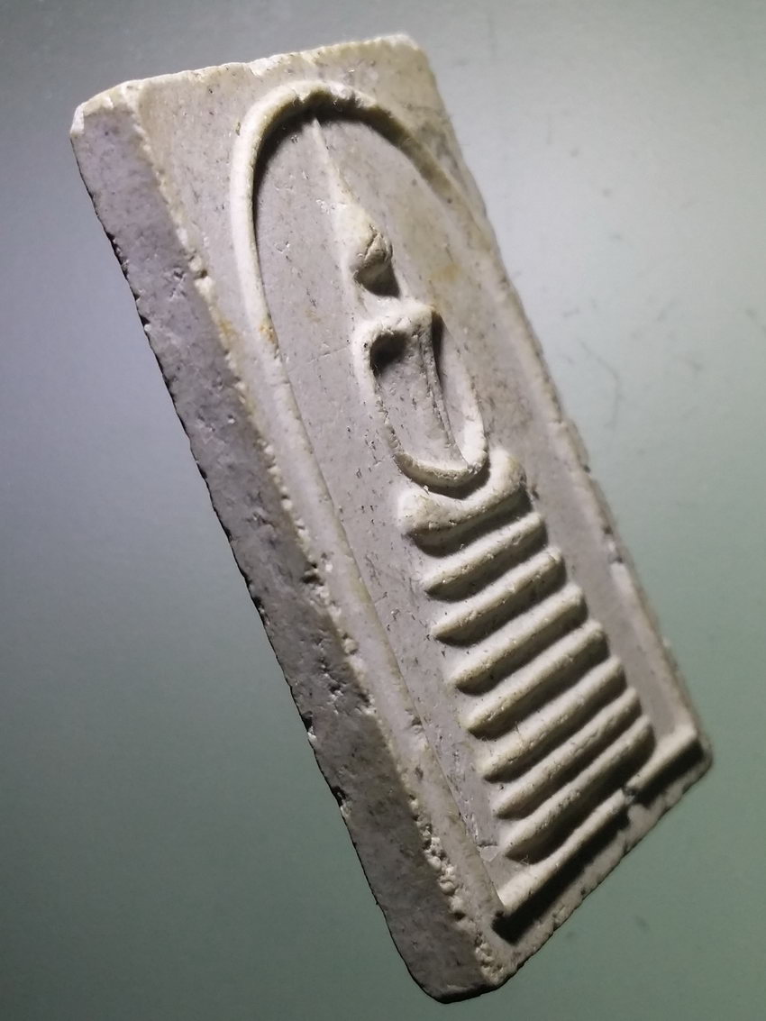 รหัสสินค้า พระไม่ทราบที่ 554 พระสมเด็จ เนื้อผงหลังเรียบ ฐาน 7 ชั้นไม่ทราบที่ พิมพ์คล้ายหลวงปู่ภู