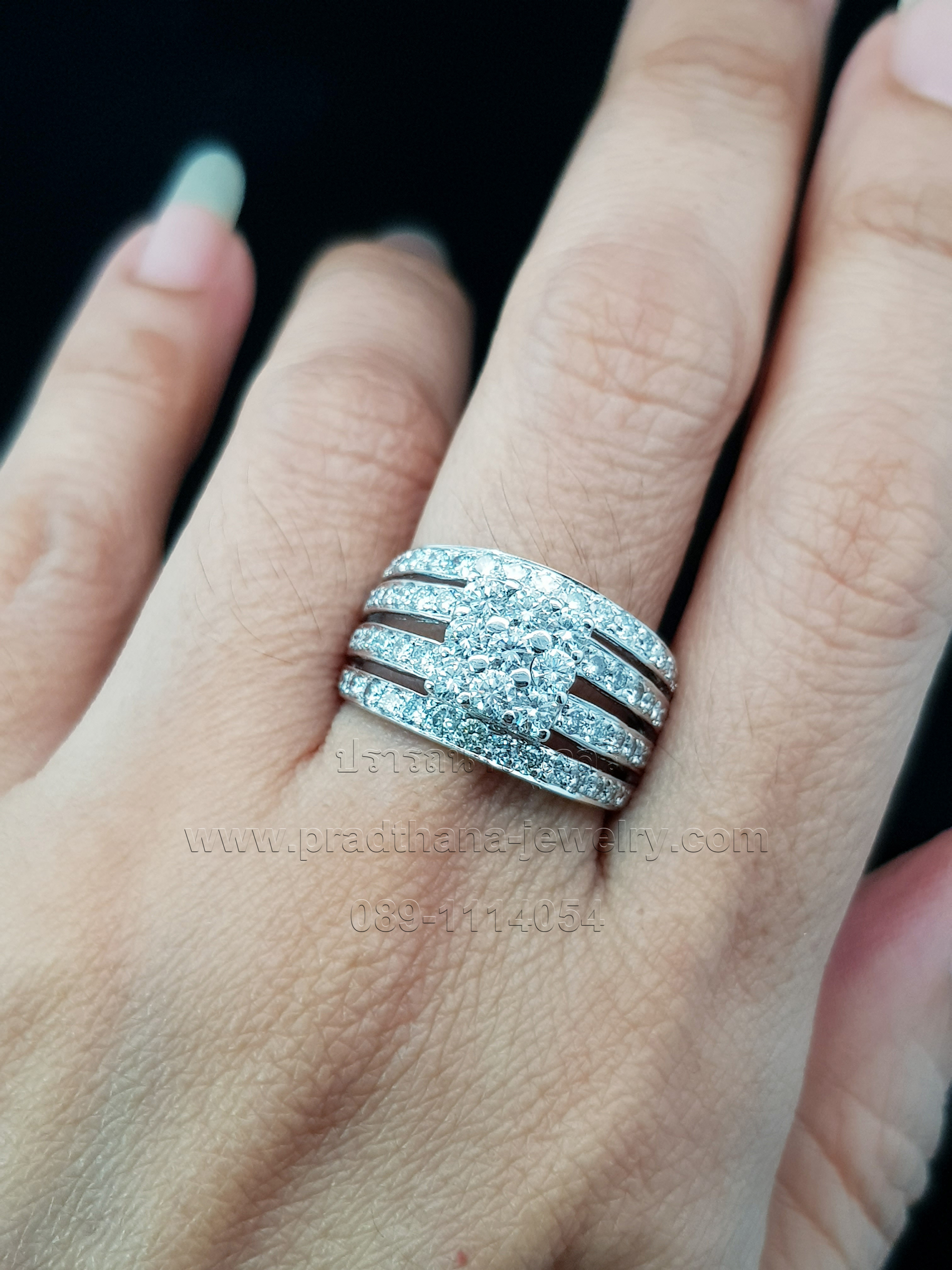 แหวนเพชรหน้ากว้างก้านสี่แถว **จองแล้ว**