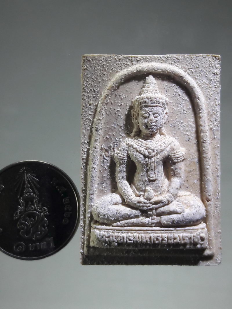 รหัสสินค้า พระมีกล่อง 349 พระพุทธมหาธรรมราชาเนื้อผงข้าวสารดำ รุ่น 1 ทศวรรษ มหาวิทยาลัยมหาจุฬาลงกรณ์ราชวิทยาลัย จังหวัดเพชรบูรณ์ จัดสร้างปี 2555