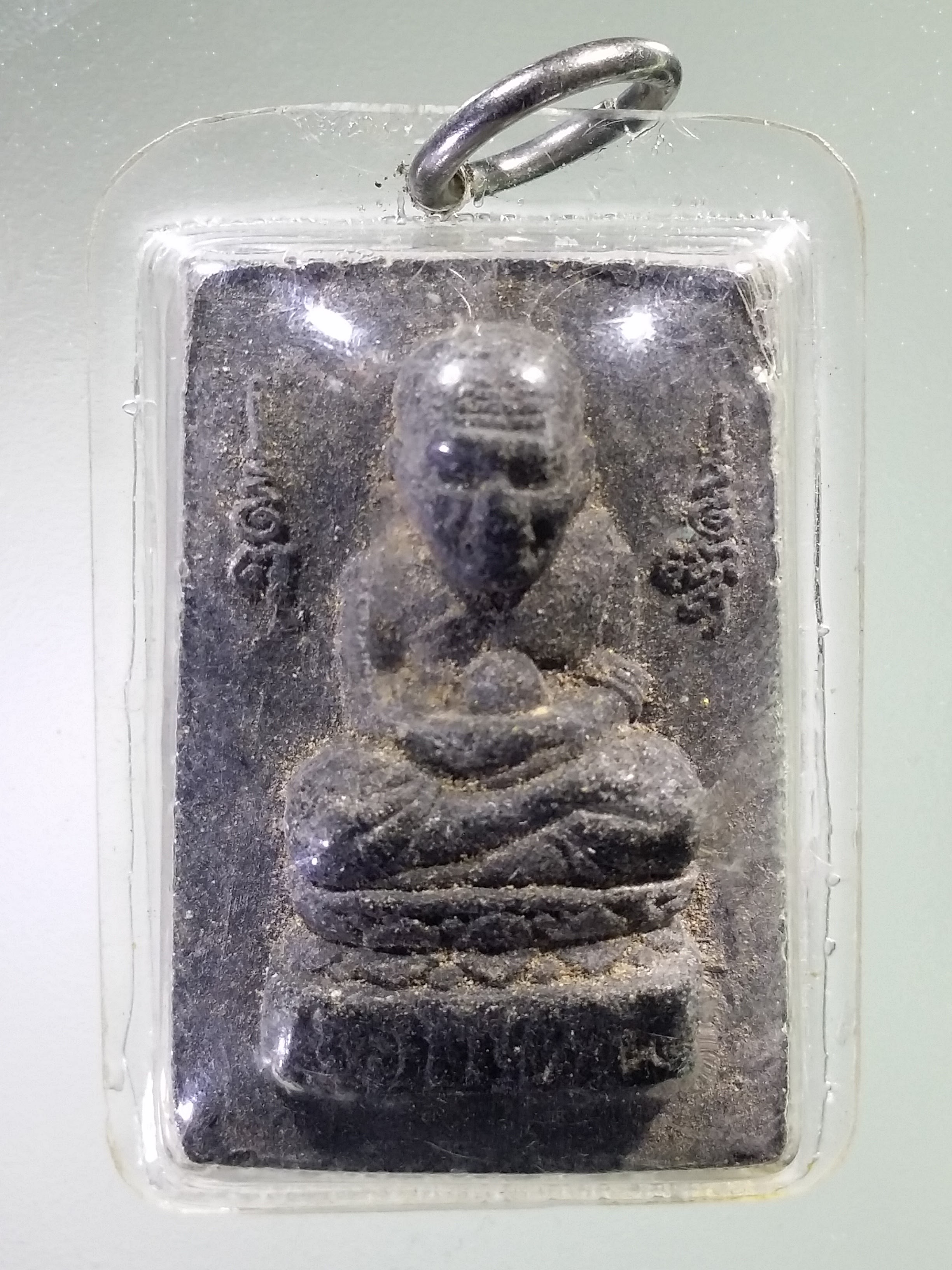 Antig LSD 060 หลวงปู่ทวด เนื้อผงใบลาน วัดช้างให้ จังหวัดปัตตานี พิมพ์สี่เหลี่ยม ไม่ทราบปีที่สร้าง พระรายการนี้ให้เช่าบูชาแล้ว