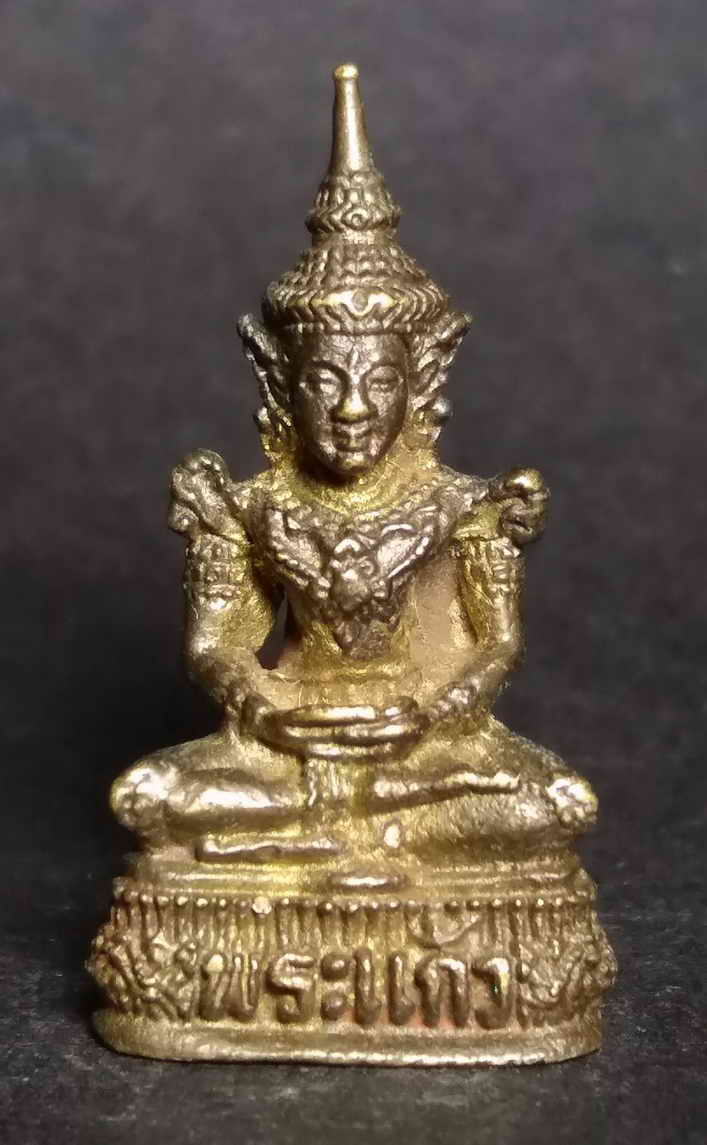 รหัสสินค้า พระกริ่ง พระหล่อ 027 รูปหล่อพระแก้วมรกต ด้านหลังมีอักษรย่อ ว.ส.ร. เนื้อทองผสมไม่ทราบที่ พระรายการนี้ให้เช่าบูชาแล้ว