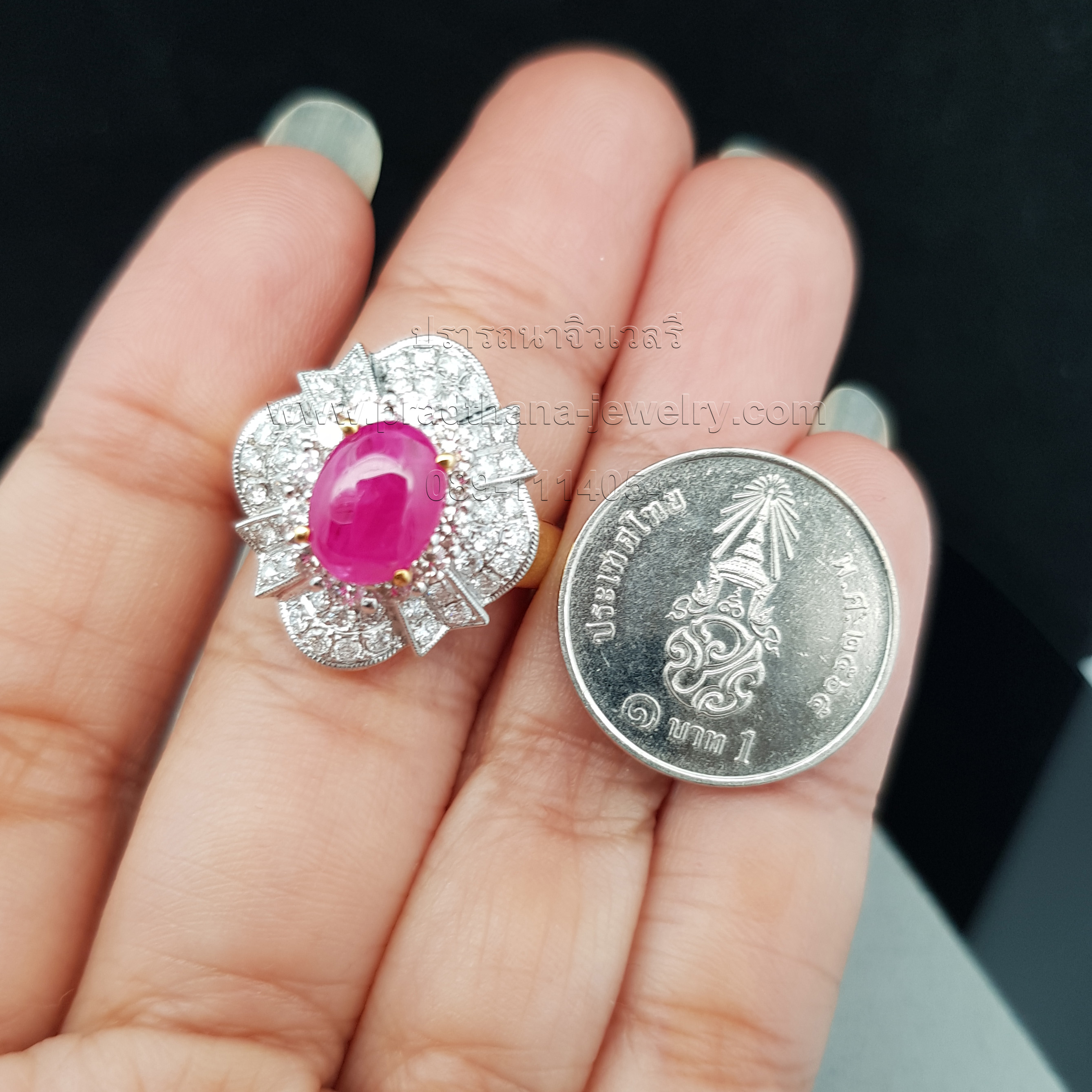 แหวนทับทิมประดับเพชร