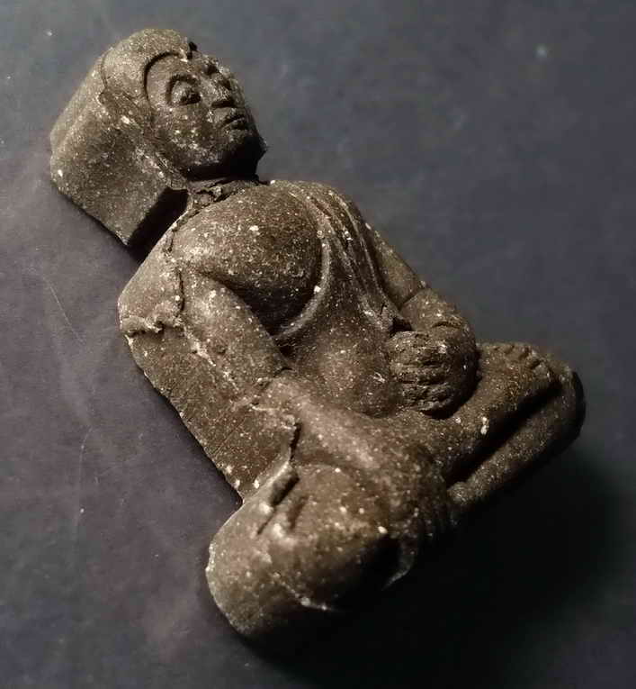 รหัสสินค้า พระไม่ทราบที่ 046 พระผงพิมพ์พระพุทธหลวงปู่ดำ