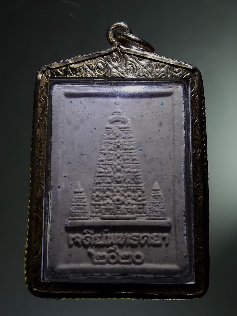 Antig FB 12915 พระพุทธเมตตาเนื้อผง หลังเจดีย์พุทธคยา สร้างปีคริสตศักราช 2020 เลี่ยมตลับทองไมครอน