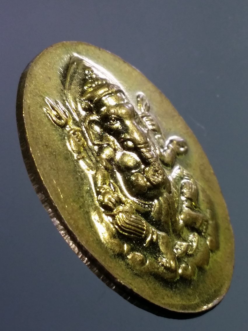 รหัสสินค้า เทพจีน - เทพฮินดู 121 เหรียญทองฝาบาตร เศียรพ่อแก่ มหาฤาษีศักดิ์สิทธิ์ หลังพระพิฆเณศวร เทพเจ้าแห่งความสำเร็จ ไม่ทราบสำนักที่สร้าง