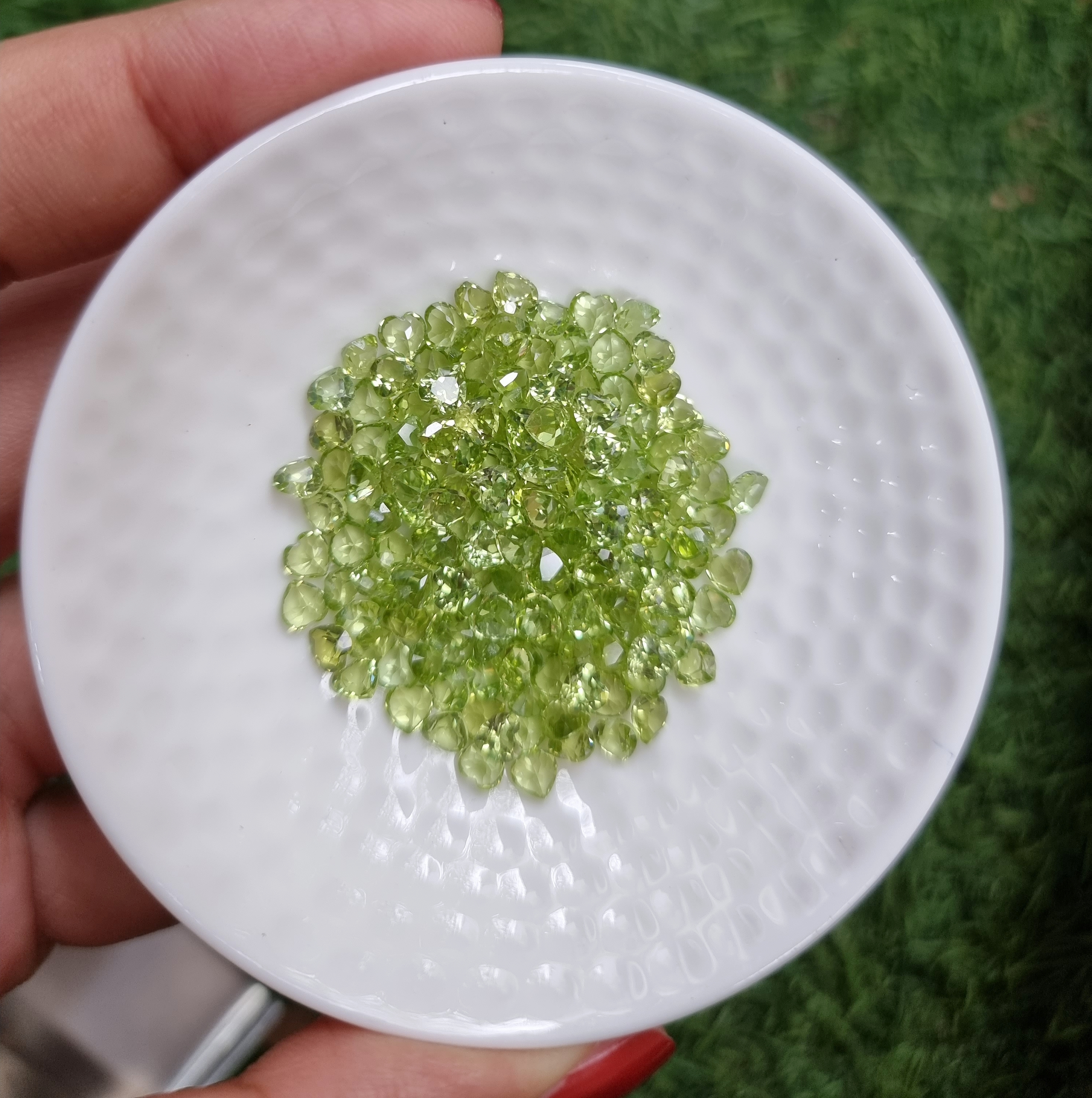 เพอริดอทหัวใจ 4x4 mm. 5 กะรัต