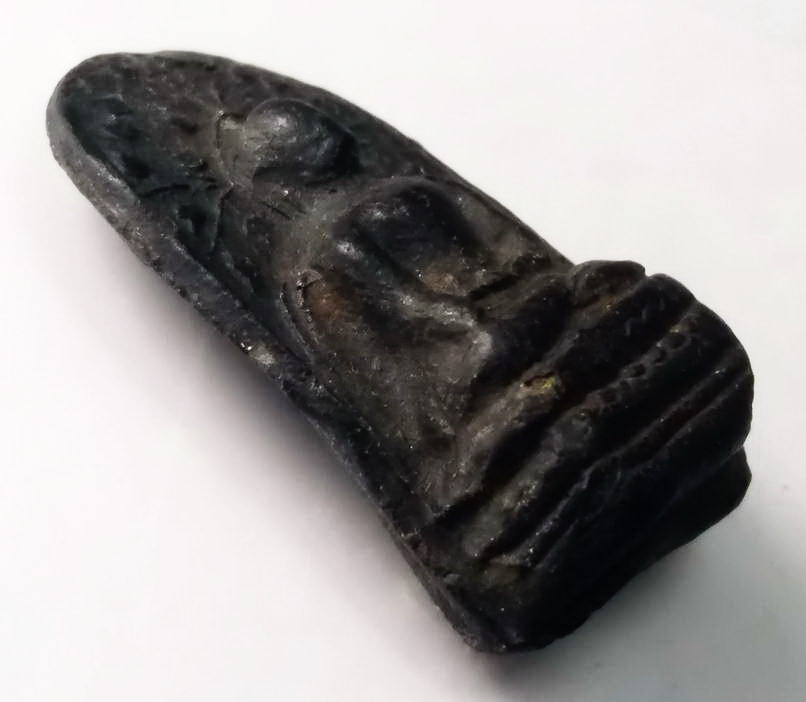 รหัสสินค้า พระกรุ 046 พระคง ทรงพระบาง เนื้อดำ