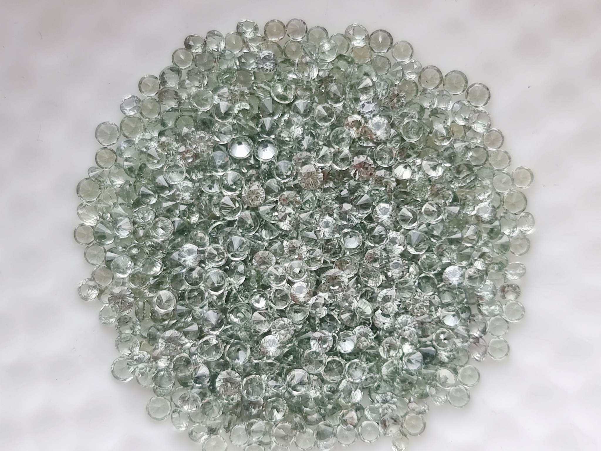 เขียวส่องกลม 2.2 มม. 1 กะรัต