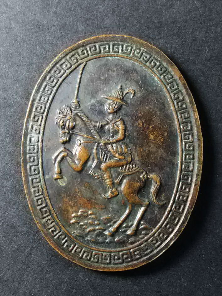 รหัสสินค้า กรุงเทพ 066 เหรียญพระพุทธ หลังพระเจ้าตากสินมหาราช วัดจันทารามวรวิหาร (วัดกลางตลาดพลู) แขวงบางยี่เรือ เขตธนบุรี กรุงเทพมหานคร พระรายการนี้ให้เช่าบูชาแล้ว