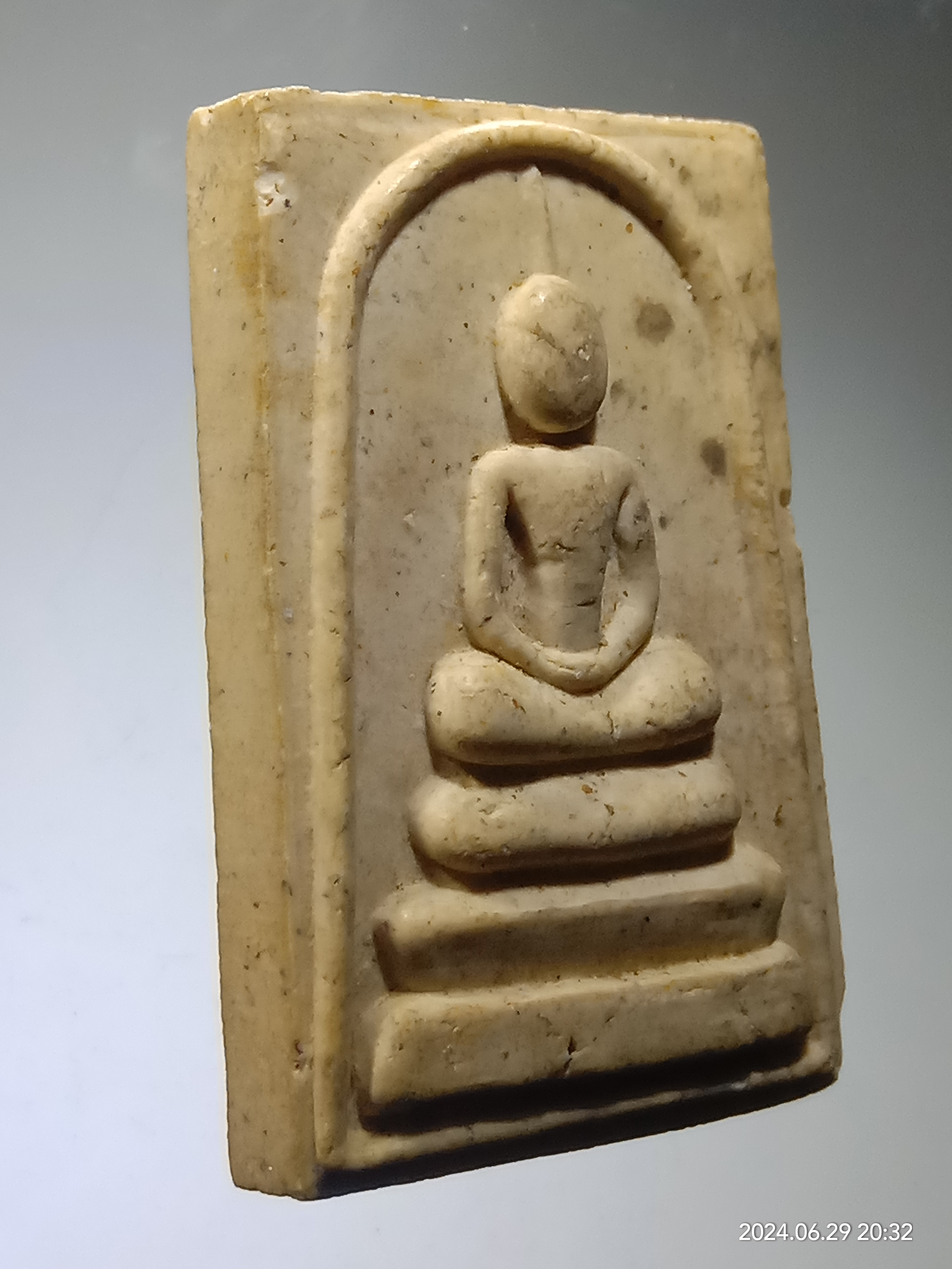 รหัสสินค้า พระสมเด็จ วัดต่างๆ 003 พระสมเด็จเนื้อผง หลังรูปเหมือน หลวงพ่อเงิน วัดเกาะแก้ว กุดระกำ จังหวัดพิจิตร