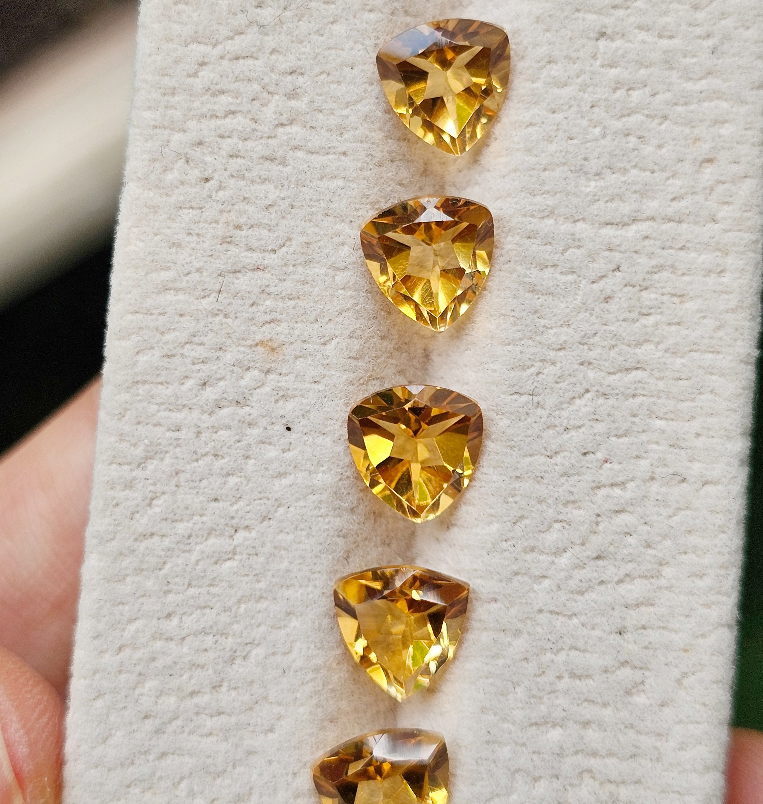 ซิทรินสามเหลี่ยม 7x7mm. 1 เม็ด