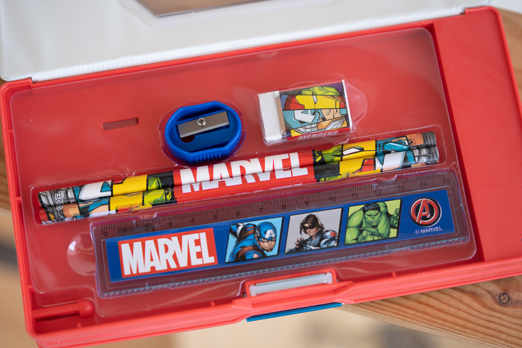 กล่องดินสอแม่เหล็กพร้อมชุดเครื่องเขียนลายอเวนเจอร์ส (Avengers) ลิขสิทธิ์แท้