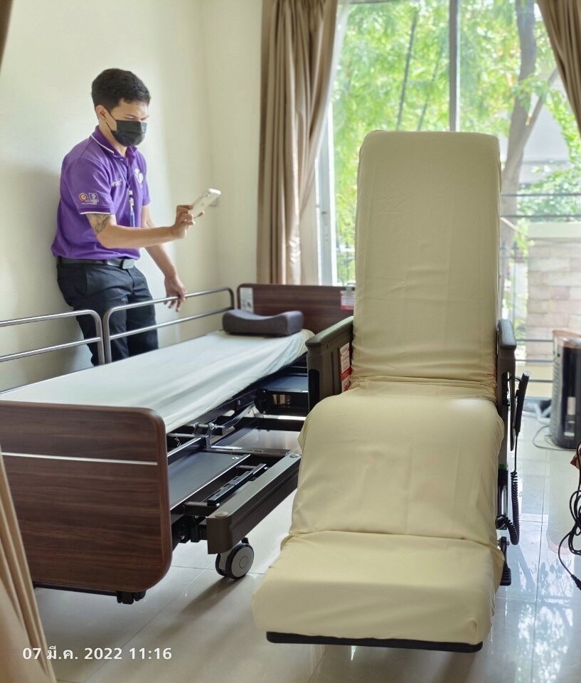 เตียงผู้ป่วย ปรับแยกเป็นรถเข็นไฟฟ้าได้ Robotic Care Bed รุ่น RESYONE PLUS จาก PANASONIC ญี่ปุ่น