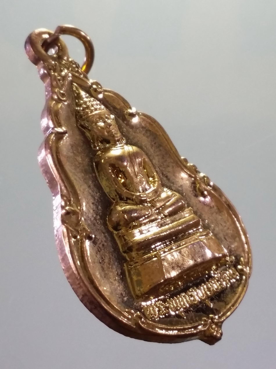 รหัสสินค้า เหรียญพระพุทธ 4180 เหรียญกะไหล่ทอง พระพุทธบุษยรัตน์ วัดมหาธาตุ จังหวัดยโสธร ขนาดเทียบกับเหรียญบาท