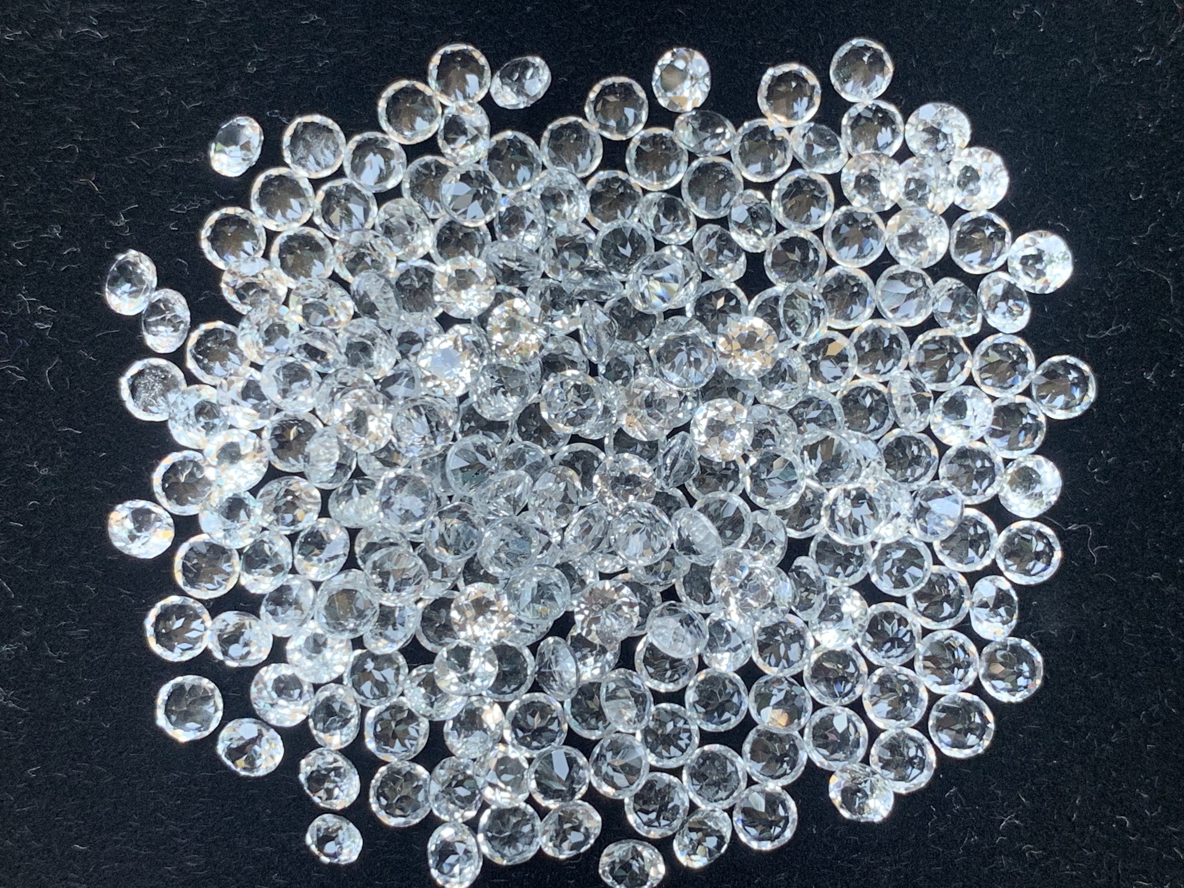 ไวท์โทปาสกลม 3.0 มม. 5 กะรัต