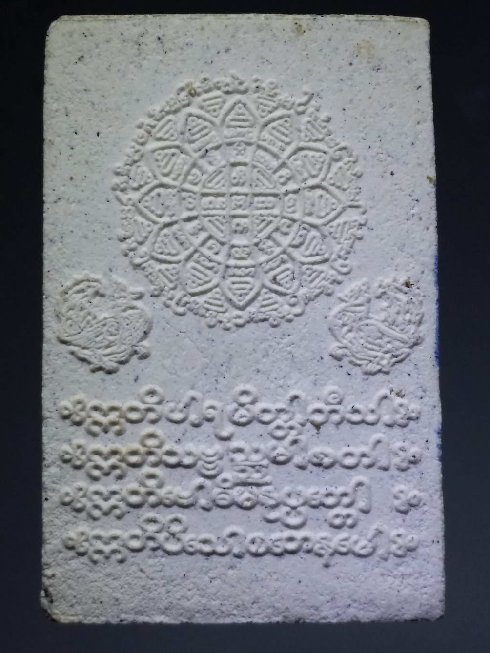 รหัสสินค้า พระไม่ทราบที่ 223 พระสมเด็จปรกโพธิ์ พิมพ์สะดุ้งกลับ ด้านข้างปั๊มตรายาง ไม่ทราบที่ พระรายการนี้ให้เช่าบูชาแล้ว