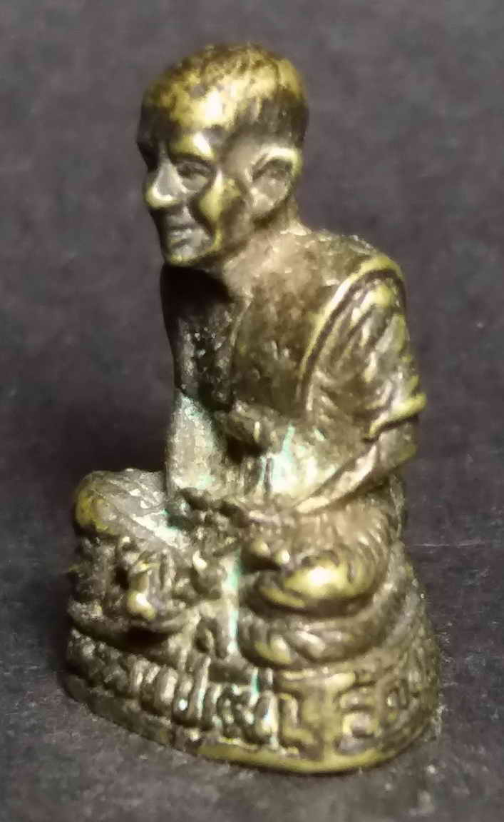 รหัสสินค้า พระกริ่ง พระหล่อ 041 รูปหล่อหลวงปู่เฒ่า วัดเขากระทิง จังหวัดลพบุรี