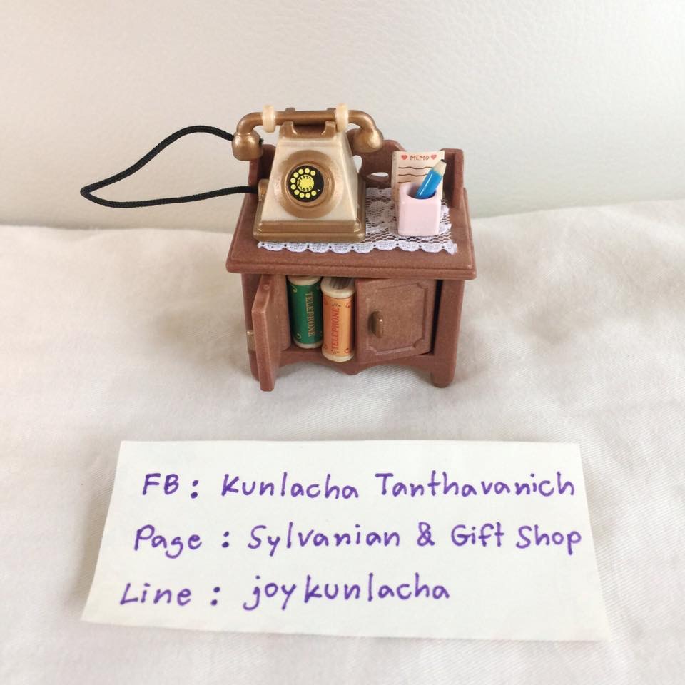 โทรศัพท์ พร้อมอุปกรณ์จดบันทึก และหนังสือ Classic Telephone : Sylvanian Families