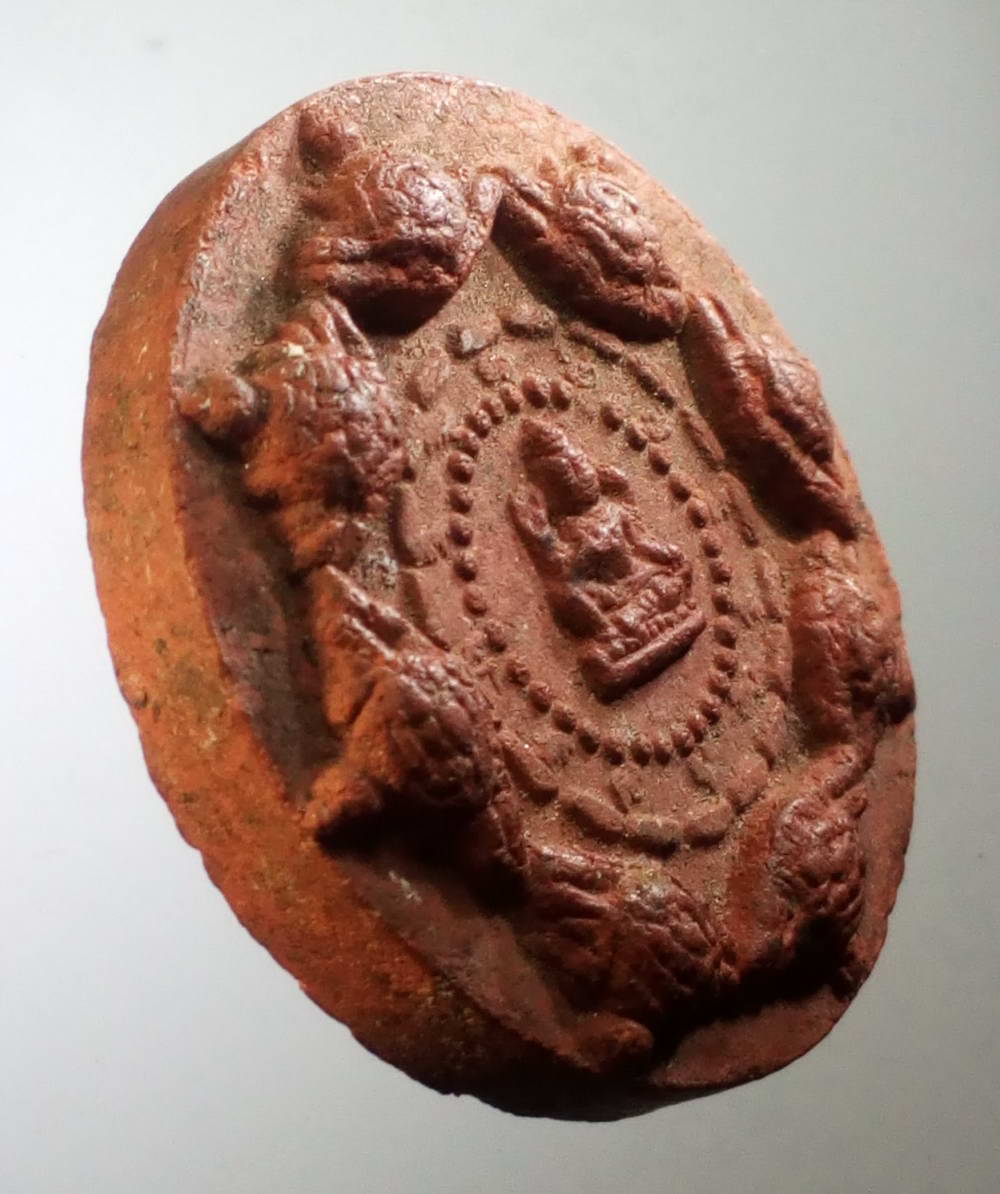 รหัสสินค้า จตุคามรามเทพ 097 พระเทวราชโพธิสัตว์ จตุคามรามเทพ เนื้อว่านแดง โรยผงตะไบ รุ่นเงินไหลมา พระรายการนี้ให้เช่าบูชาแล้ว