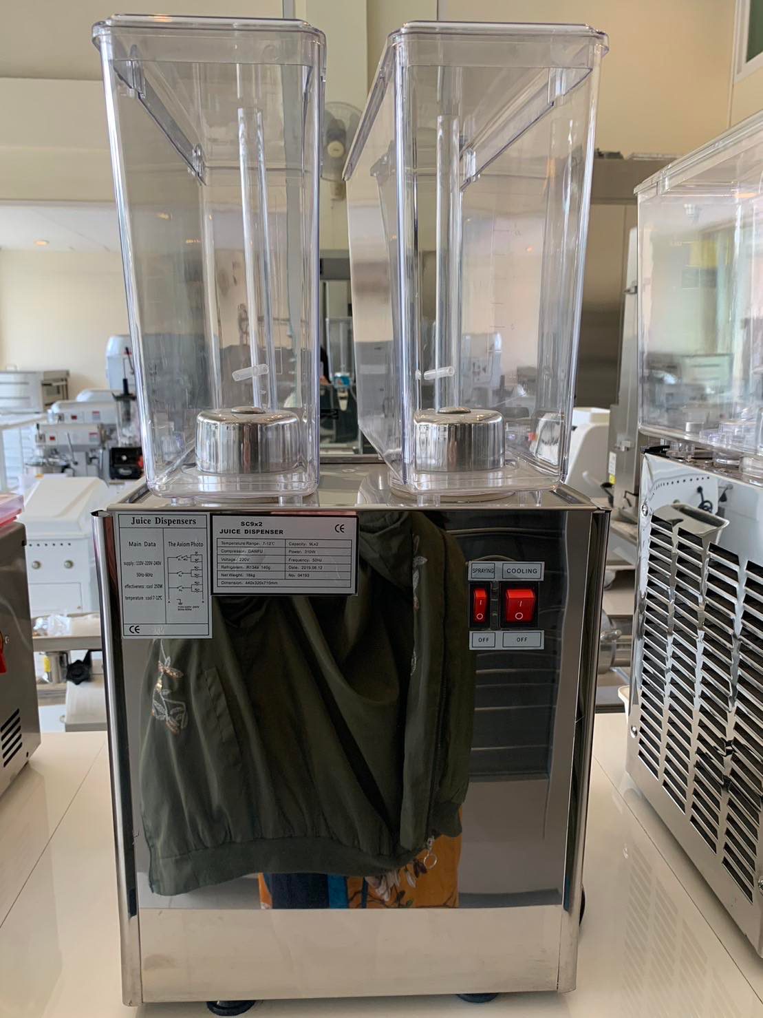 เครื่องกดน้ำผลไม้ 2 โถ โถละ 9 ลิตร Si-JD9-2