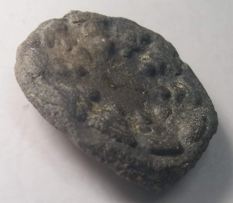 รหัสสินค้า พระกรุ 035 พระงบน้ำอ้อย จังหวัดสุโขทัย เนื้อดินเผา พิมพ์นางสวนแก้ว