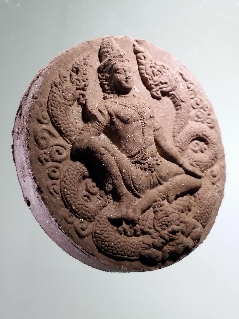 รหัสสินค้า จตุคามรามเทพ 909 พระเทวราชโพธิสัตว์จตุคามรามเทพ เนื้อว่านผสมผงธูป โรยผงตะไบ รุ่นมหาเศรษฐีบุญฤทธิ์ หลวงพ่อจอน วัดบุญฤทธิ์ จังหวัดนครราชสีมา จัดสร้าง ปี 2550