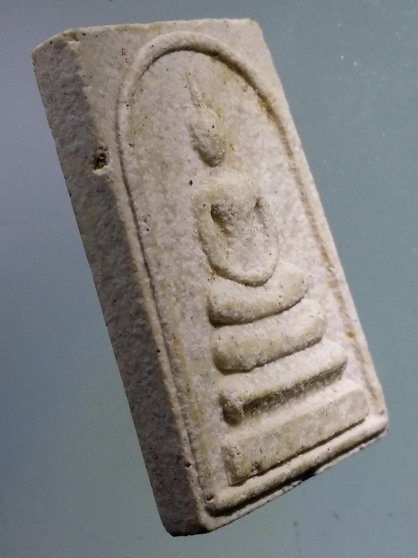 รหัสสินค้า พระไม่ทราบที่ 582 พระสมเด็จเนื้อผงหลังเรียบ แช่น้ำมนต์ ไม่ทราบที่ พระรายการนี้ให้เช่าบูชาแล้ว