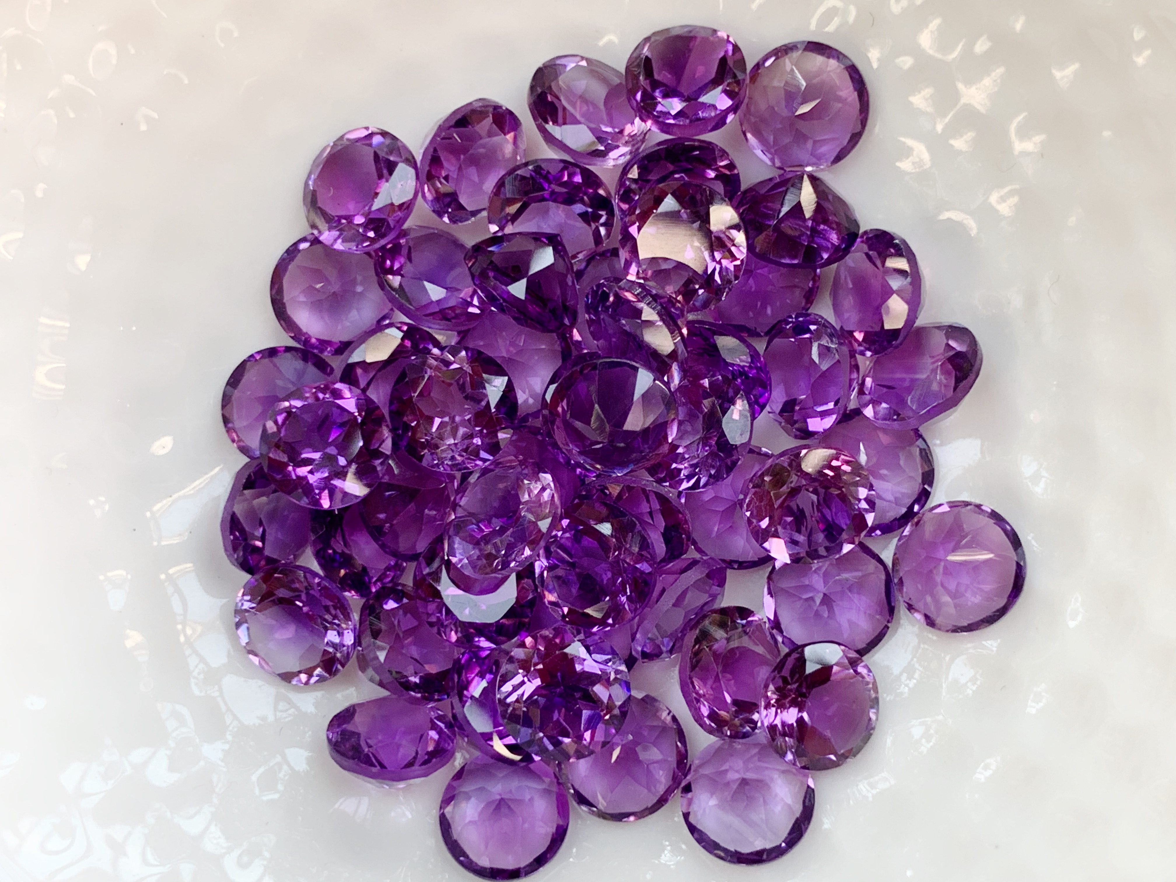 อเมทิสกลม 7.0 มม. 5 กะรัต