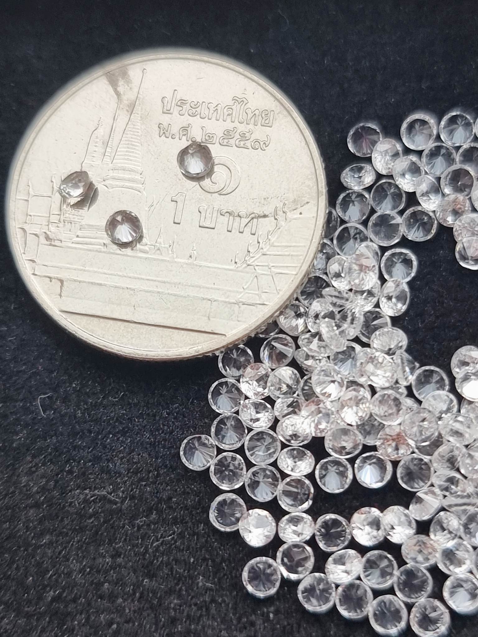 เพทายขาวกลมเจียรเหลี่ยม Size 2.2 มม. 1 กะรัต