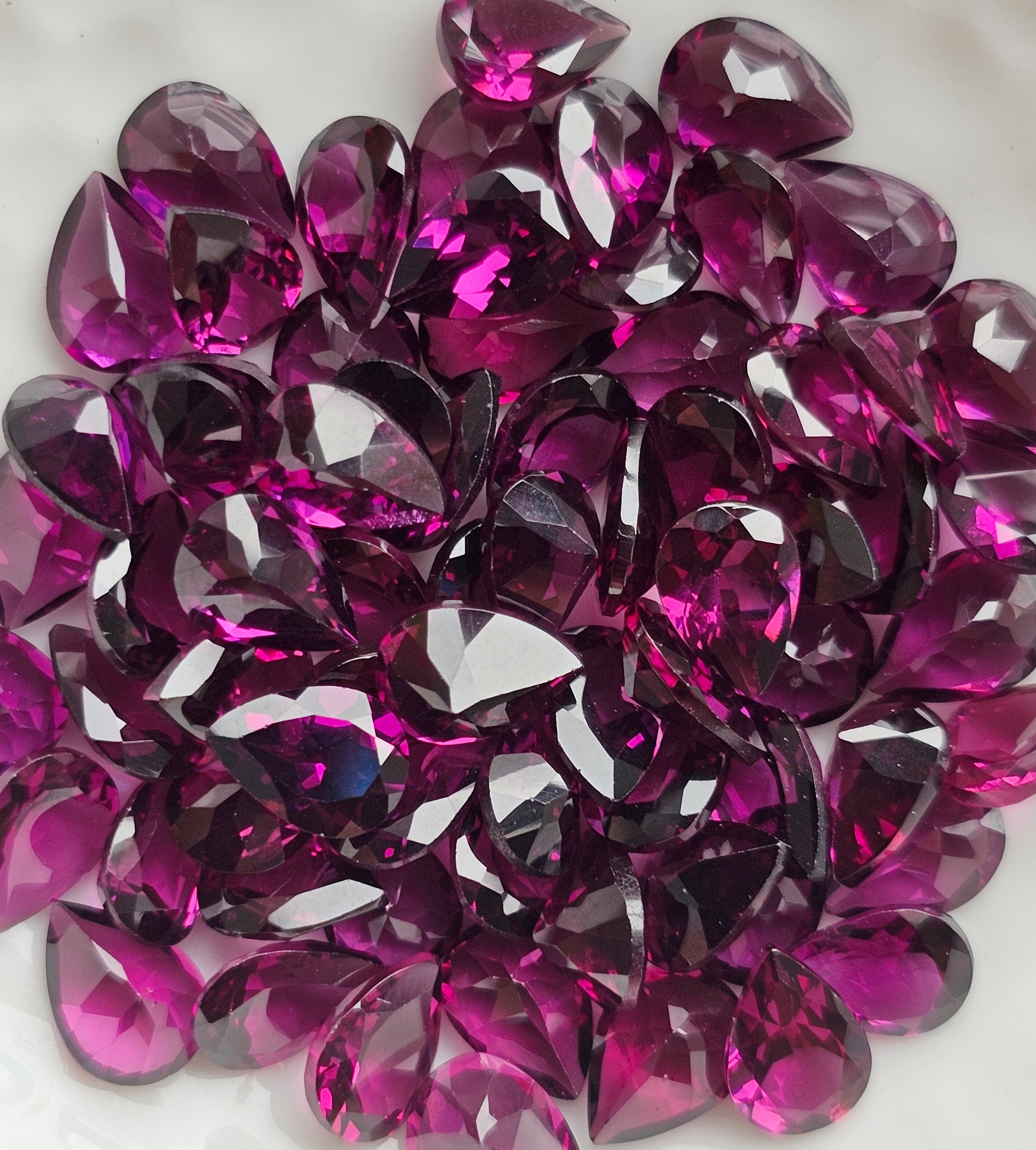 พลอยโรโดไลท์หยดน้ำ 7x5mm. 5 กะรัต