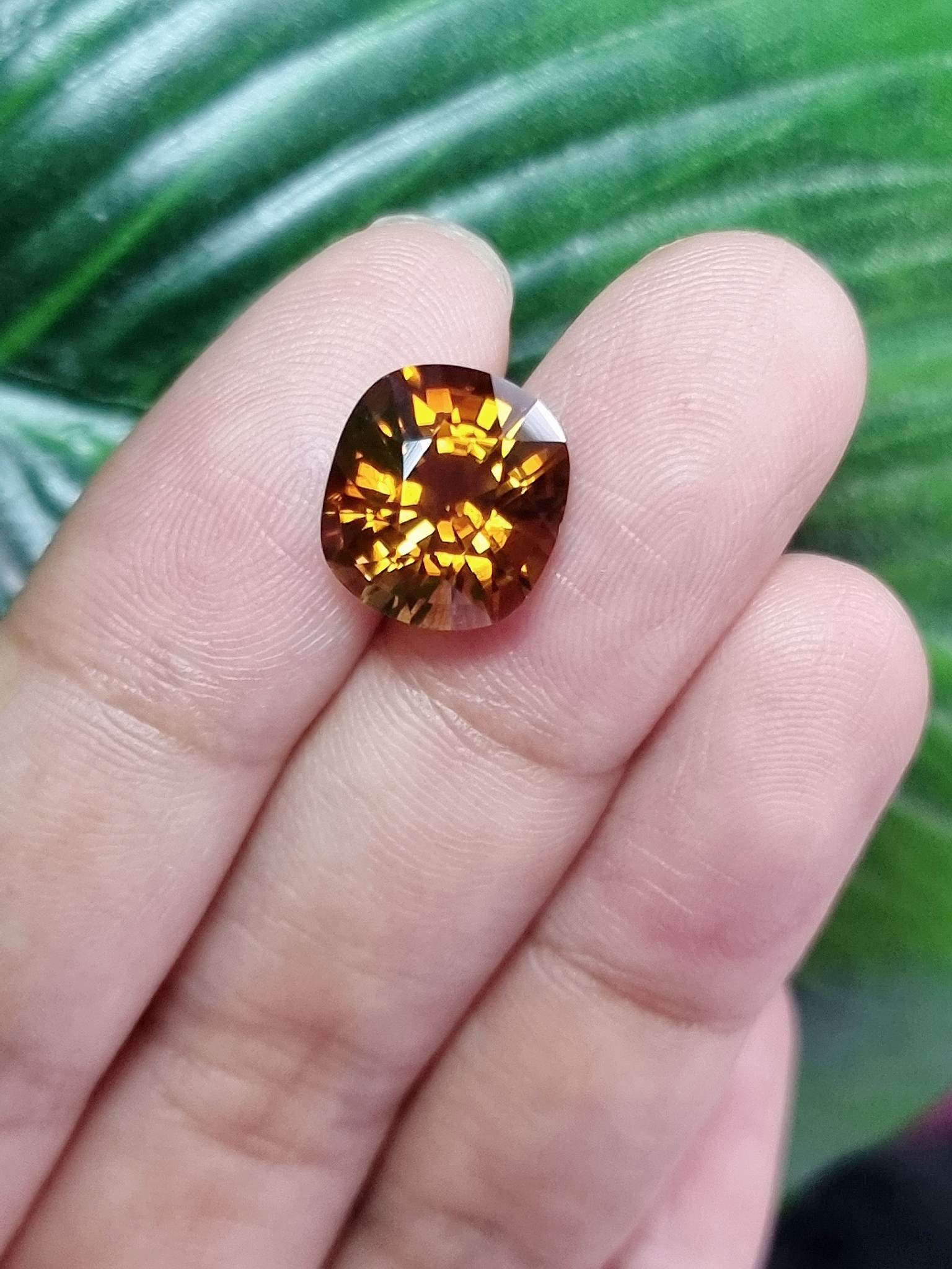 พลอยทัวมาลีนคูชั่น สีน้ำผึ้ง 7.25 กะรัต 1 เม็ด