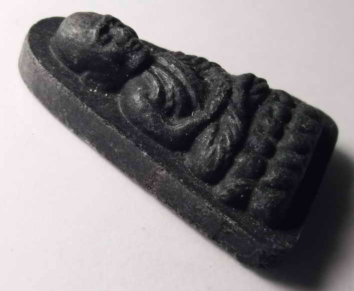 รหัสสินค้า หลวงปู่ทวด วัดต่างๆ 050 หลวงปู่ทวด เนื้อว่านพิมพ์พระรอด หลังพระบรมธาตุ นครศรีธรรมราช สร้างปี 2543 พระรายการนี้ให้เช่าบูชาแล้ว