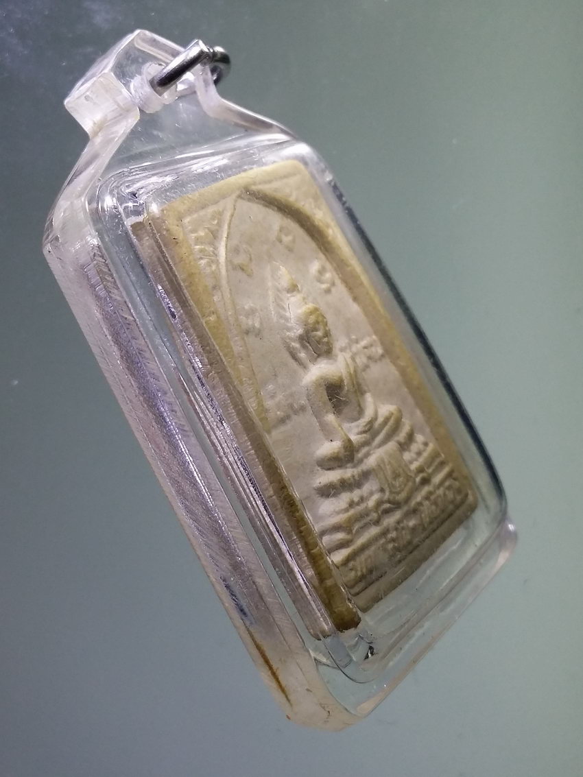 Antig LSD 032 พระพุทธสุโข โพธิ์ทอง รุ่นไม่เจ็บไม่จน ที่ระลึกครบ 5 รอบหลวงพ่อเฮียง สร้างปี 2539 เลี่ยมพลาสติกพร้อมใช้อย่างหนาใช้งานได้อีกหลายปีครับ พระรายการนี้ให้เช่าบูชาแล้วครับ