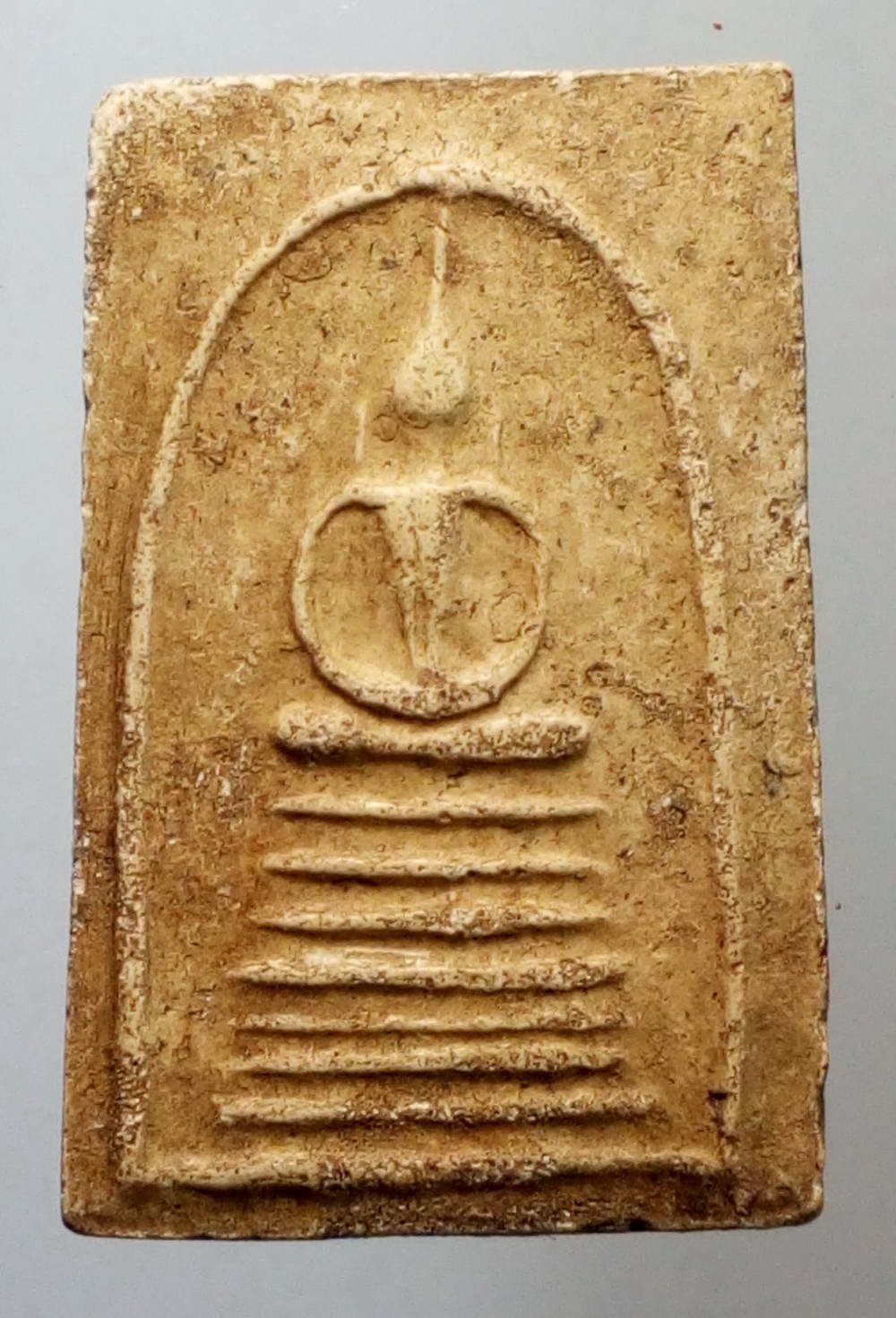 รหัสสินค้า พระไม่ทราบที่ 126 พระสมเด็จเนื้อผงฐาน 7 ชั้น หลังพระปิดตา ไม่ทราบที่ พระน่าจะถูกน้ำท่วมครับ พระรายการนี้ให้เช่าบูชาแล้ว