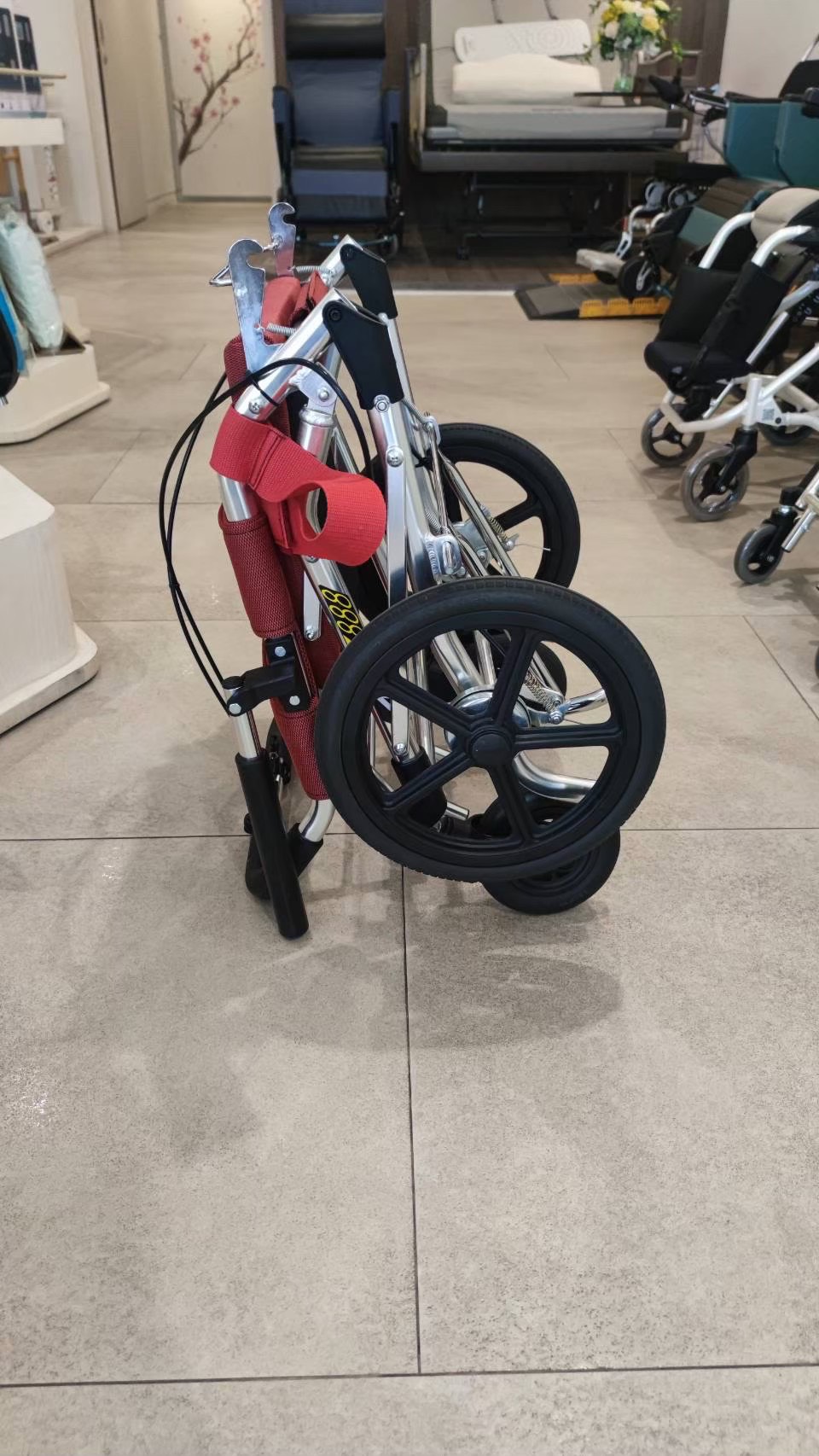 รถเข็นน้ำหนักเบา แบรนด์ญี่ปุ่น Matsunaga Wheelchair (車いす) รุ่น MV888 + แถมฟรีกระเป๋าใส่รถเข็นสำหรับเดินทาง (รุ่นยอดนิยม)