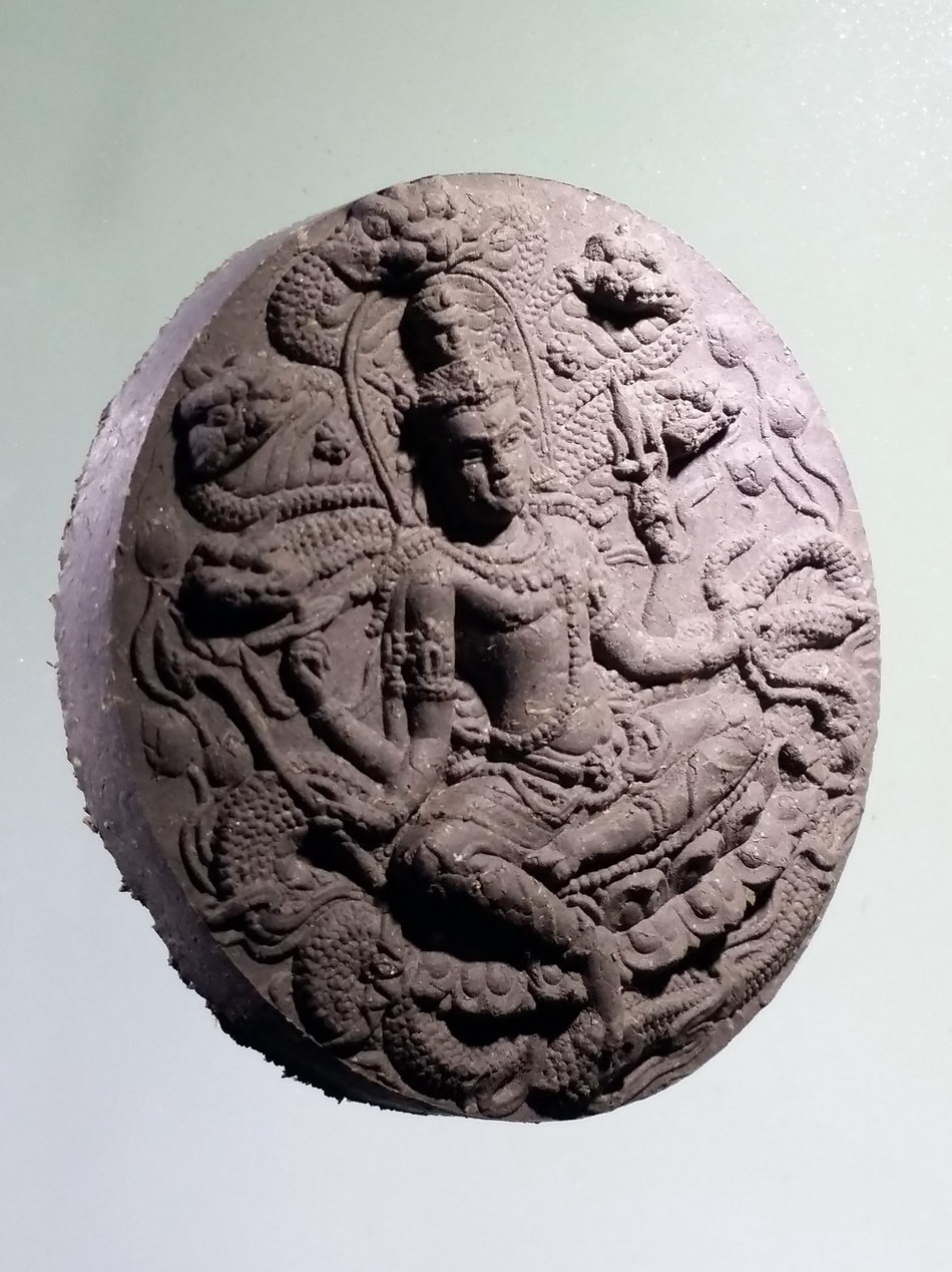 รหัสสินค้า จตุคามรามเทพ 785 จตุคามรามเทพ รุ่นมหาปาฏิหาริย์มั่งมีทรัพย์ เนื้อว่านดำ ขนาด 5.6 cm