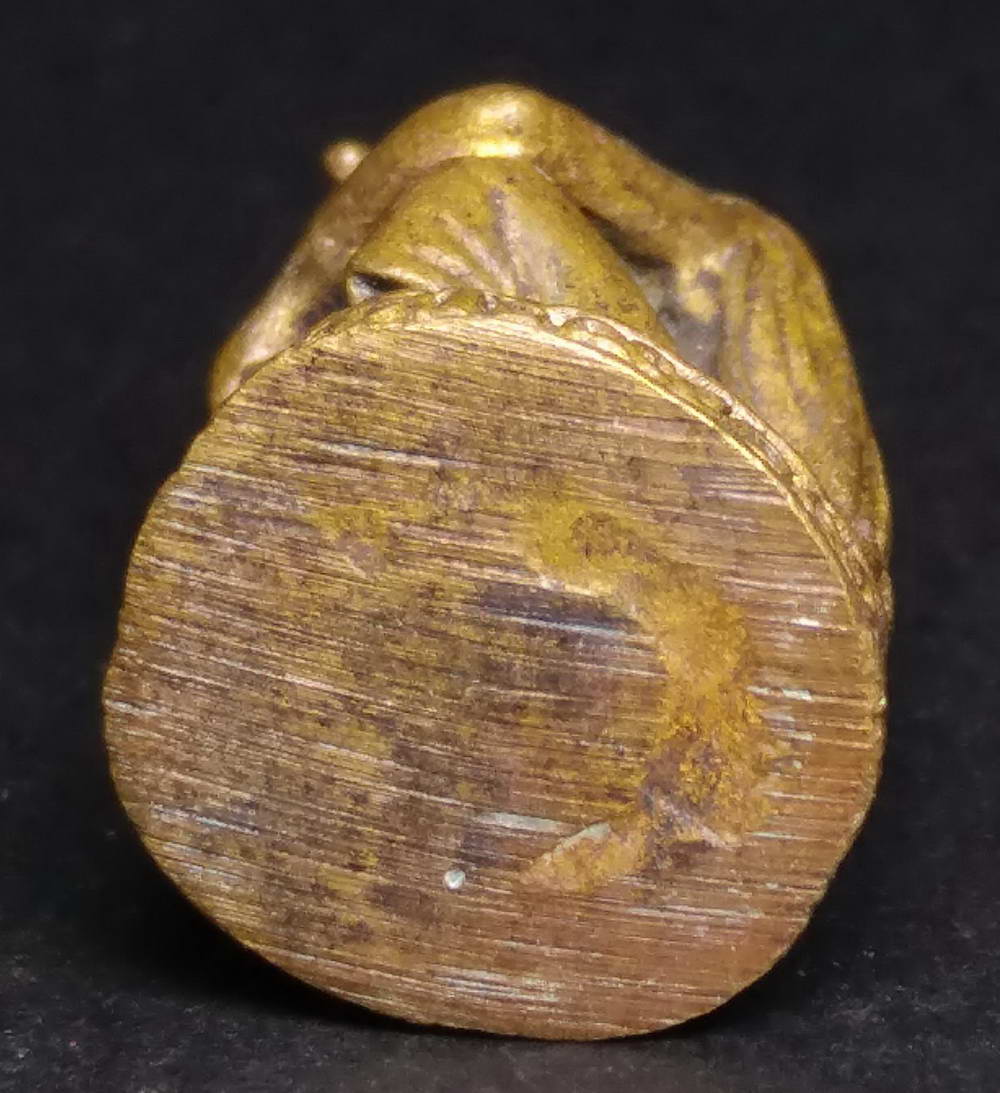 รหัสสินค้า พระกริ่ง พระหล่อ 134 รูปหล่อนั่งเอกลักษณ์เนื้อทองผสม หลวงพ่อคูณ วัดบ้านไร่ อำเภอด่านขุนทด จังหวัดนครราชสีมา สร้างปี 2536