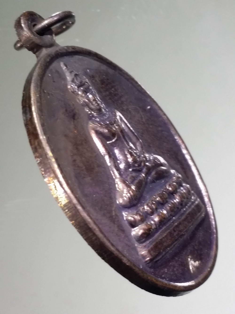 รหัสสินค้า พระมีกล่อง 176 เหรียญพระพุทธสุรินทร์ภักดี เนื้อทองแดงรมดำ จังหวัดสุรินทร์ สร้างปี 2541