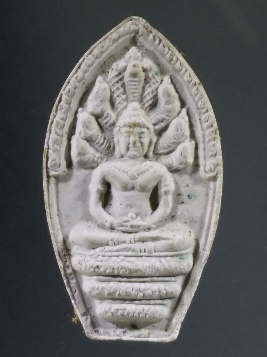 รหัสสินค้า พระมีกล่อง 486 พระนาคปรกเนื้อผง พระพุทธวรมัน กู่สวนแตง กิ่งอำเภอบ้านใหม่ไชยพจน์ จังหวัดบุรีรัมย์ ปลุกเสก ณ.ปรางค์กู่สวนแตง สร้างปี 2536