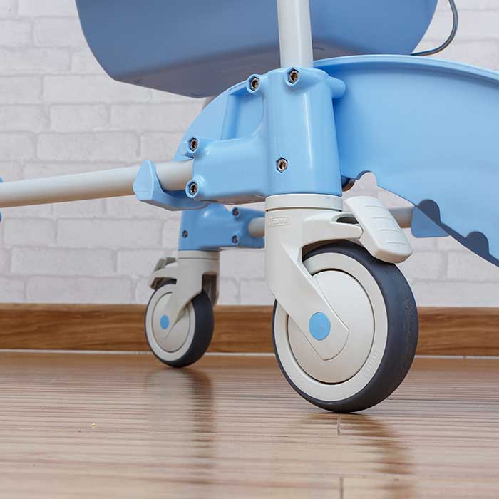 รถเข็นนั่งขับถ่าย และอาบน้ำโมเอม MOEM มาพร้อมถังรองถ่าย สามารถใช้งานได้ทั้งภายในบ้าน และนอกสถานที่ รับน้ำหนักได้สูงสุด 150 kg. ผลิตภัณฑ์จากประเทศสเปน