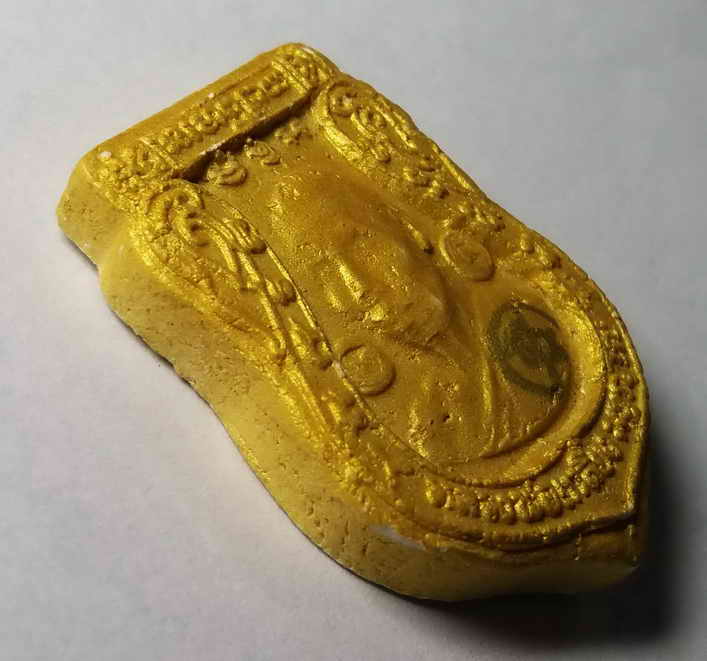 รหัสสินค้า พระเนื้อดิน เนื้อผง เนื้อว่าน 341 พระเสมาเนื้อผง หลวงพ่อเกลี้ยง หลังยันต์ตรีนิสิงเห ไม่ทราบวัด ไม่ทราบที่