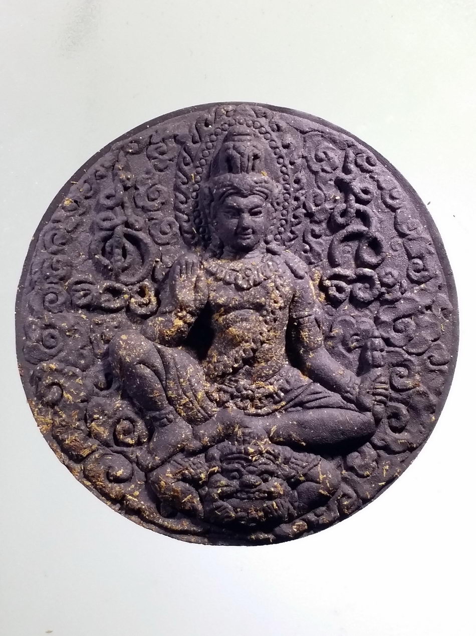 รหัสสินค้า จตุคามรามเทพ 613 พระเทวราชโพธิสัตว์ จตุคามรามเทพ รุ่น เจ้าพิธีกึ่งศตวรรษ วัดคอหงษ์ จ.สงขลา เนื้อว่านกากยายักษ์ โรยไม้ตะเคียน และผงตะไบ
