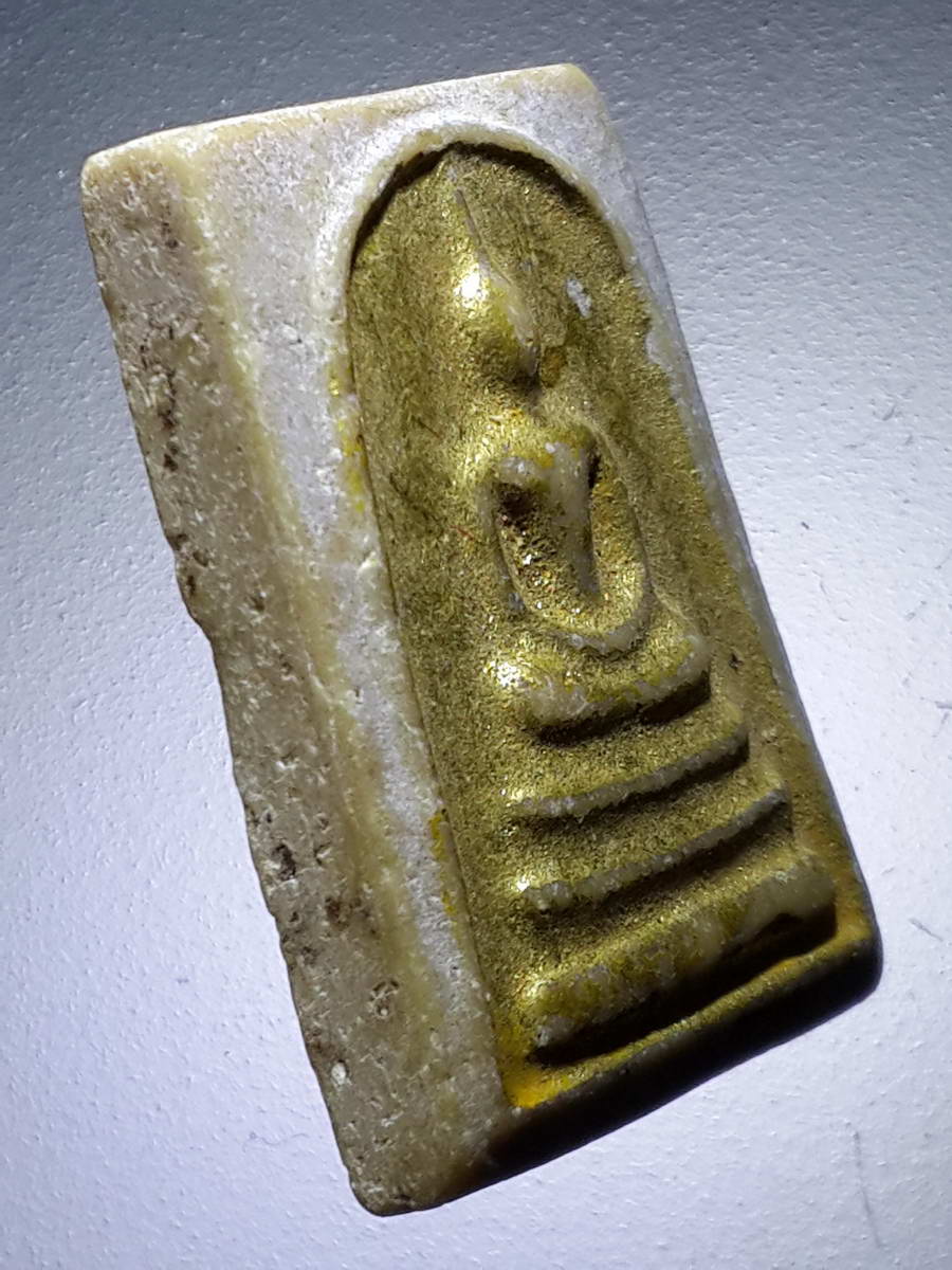 รหัสสินค้า พระสมเด็จ วัดต่างๆ 857 พระสมเด็จเนื้อผงน้ำมัน ปิดทองคำเปลว หลวงพ่อแนม วัดเขาหน่อ จังหวัดนครสวรรค์ พระรายการนี้ให้เช่าบูชาแล้ว