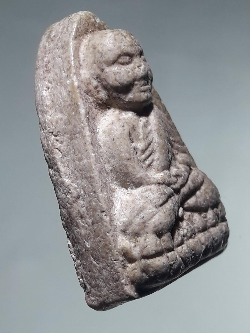 รหัสสินค้า พระเนื้อดิน ผง ว่าน 10516 หลวงพ่อทวด เนื้อผงพุทธคุณ ด้านหลังมีตัวอักษร ทวดขาว ไม่ทราบที่