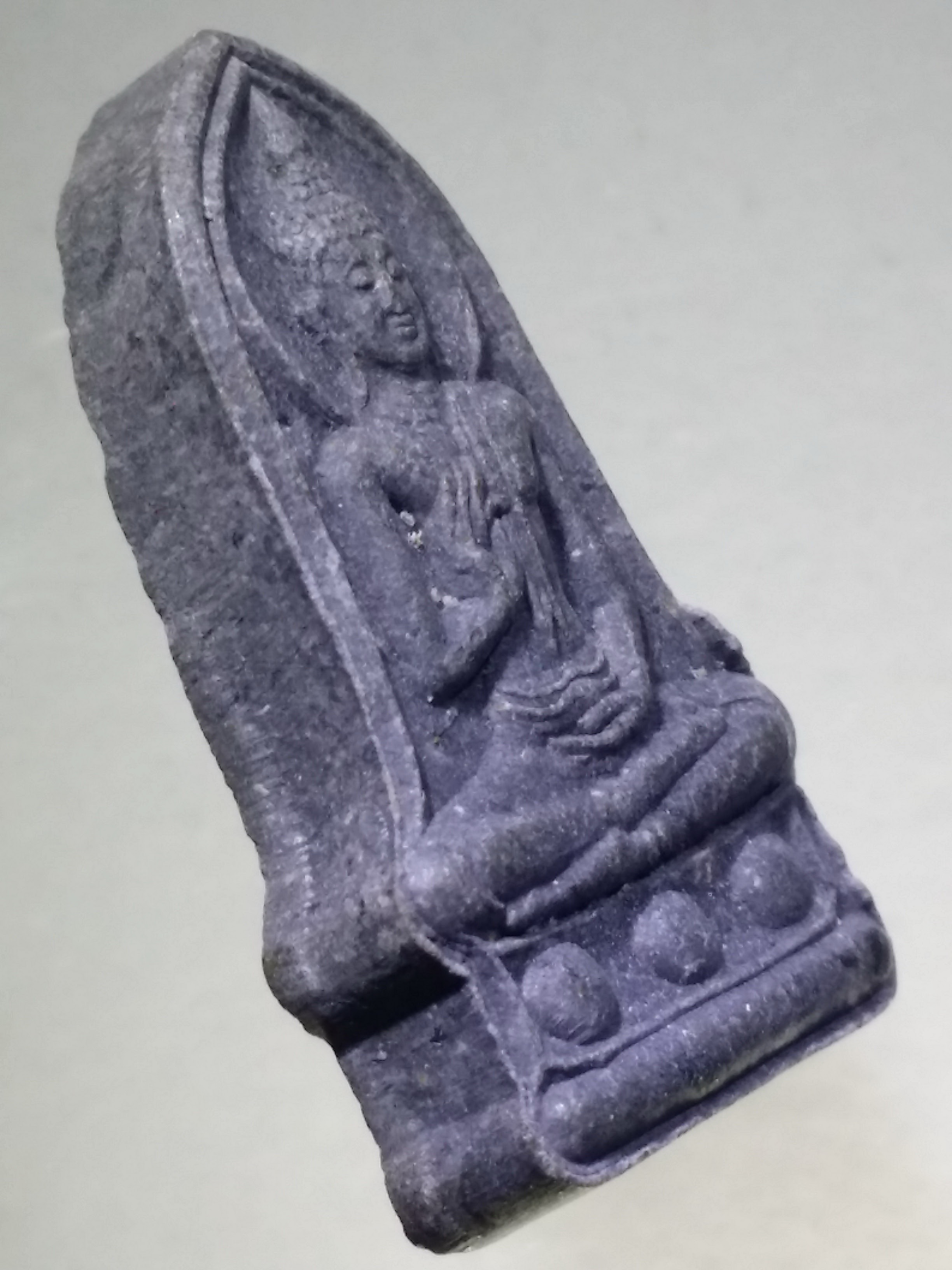 รหัสสินค้า พระไม่ทราบที่ 312 พระพุทธ เนื้อผงปางประทานพร เนื้อผงใบลาน หลังอักษรบาลี พุทธานุสติ ไม่ทราบที่