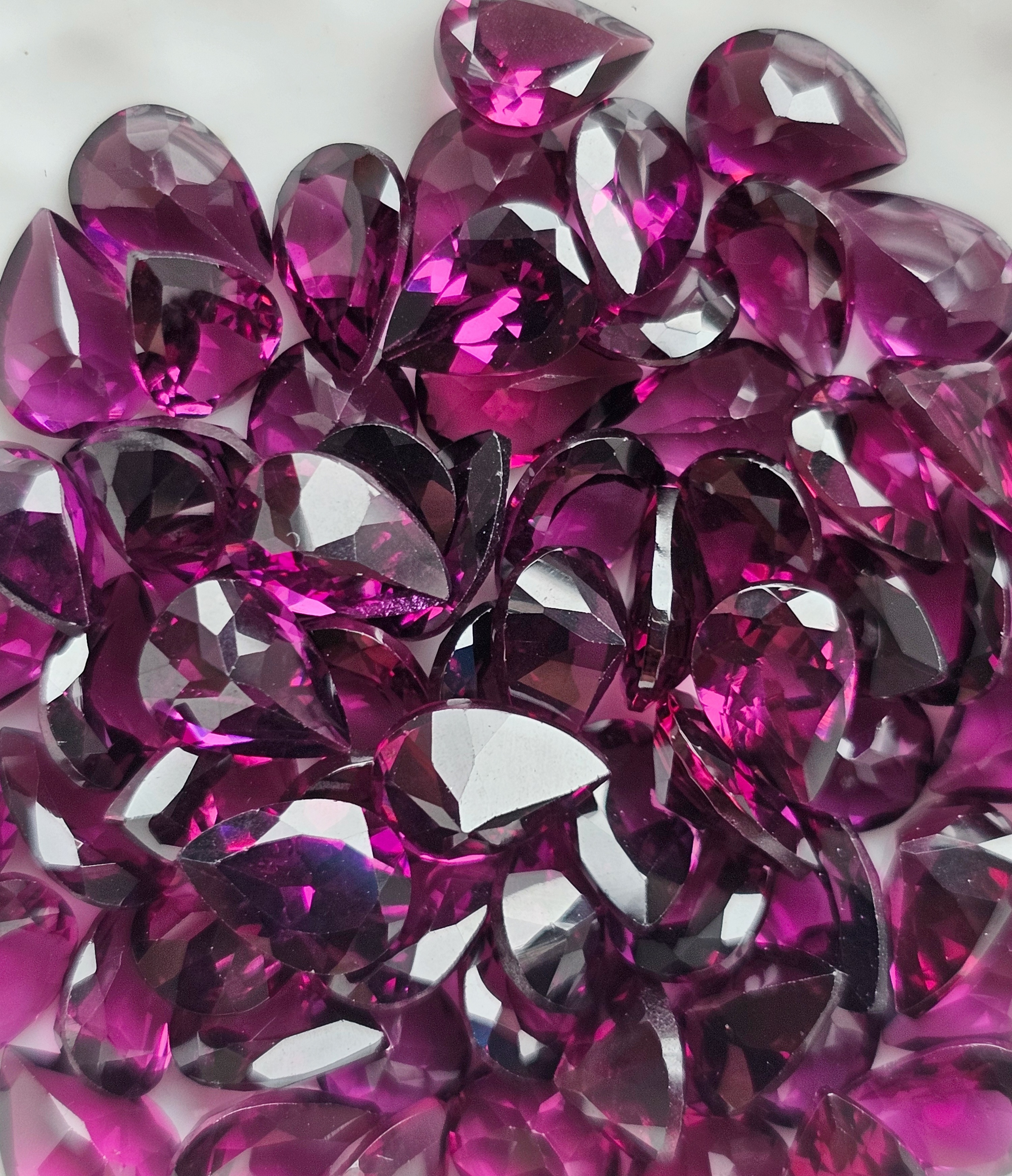 พลอยโรโดไลท์หยดน้ำ 7x5mm. 5 กะรัต