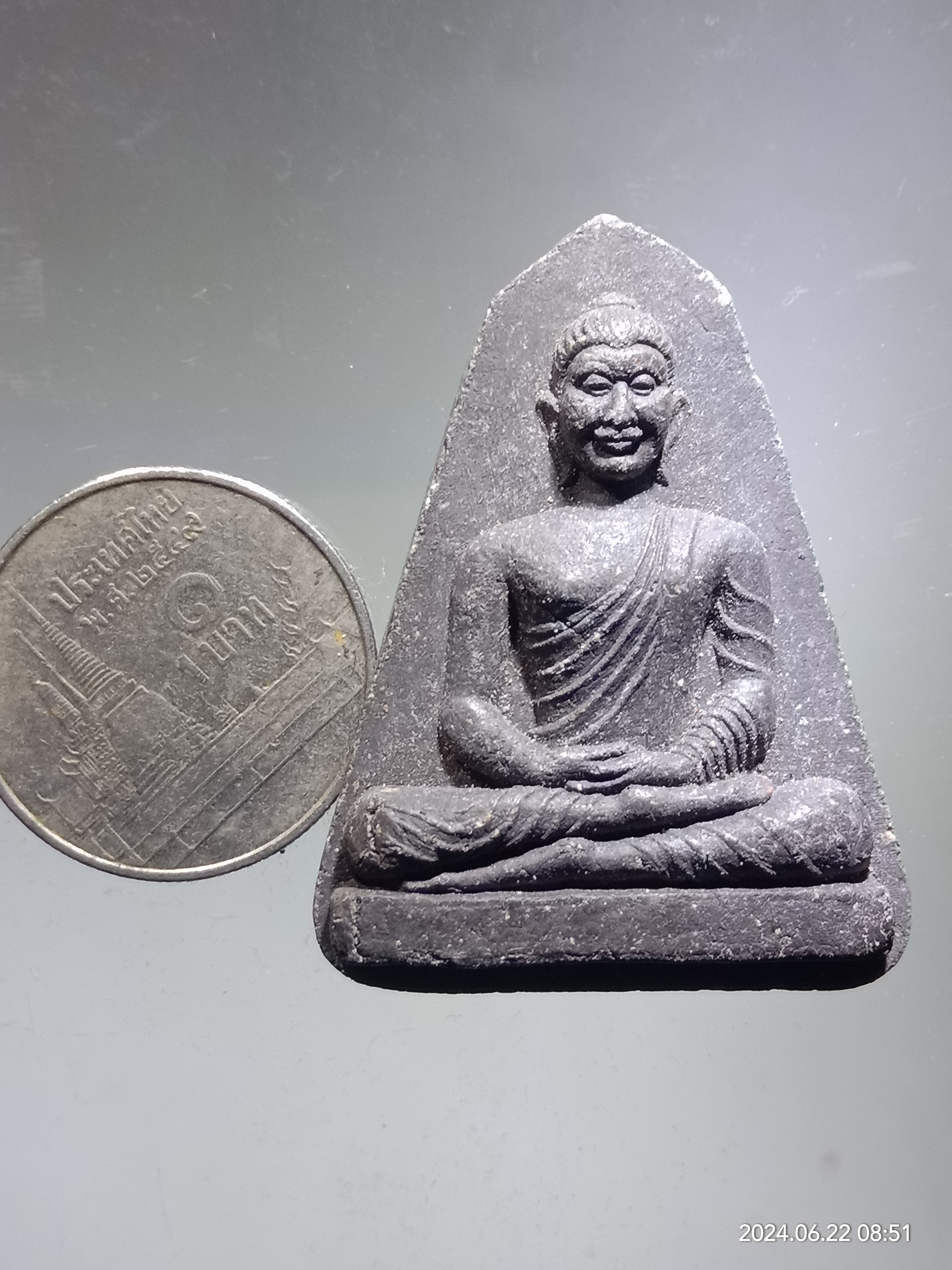 รหัสสินค้า พระเนื้อดิน เนื้อผง เนื้อว่าน 004 พระพุทธเจ้ามหาศาสดาโลก เนื้อผงใบลาน หลวงพ่อวิริยังค์ วัดธรรมมงคล สร้างปี 2540 หายาก สร้างน้อย ไม่ค่อยพบเจอ