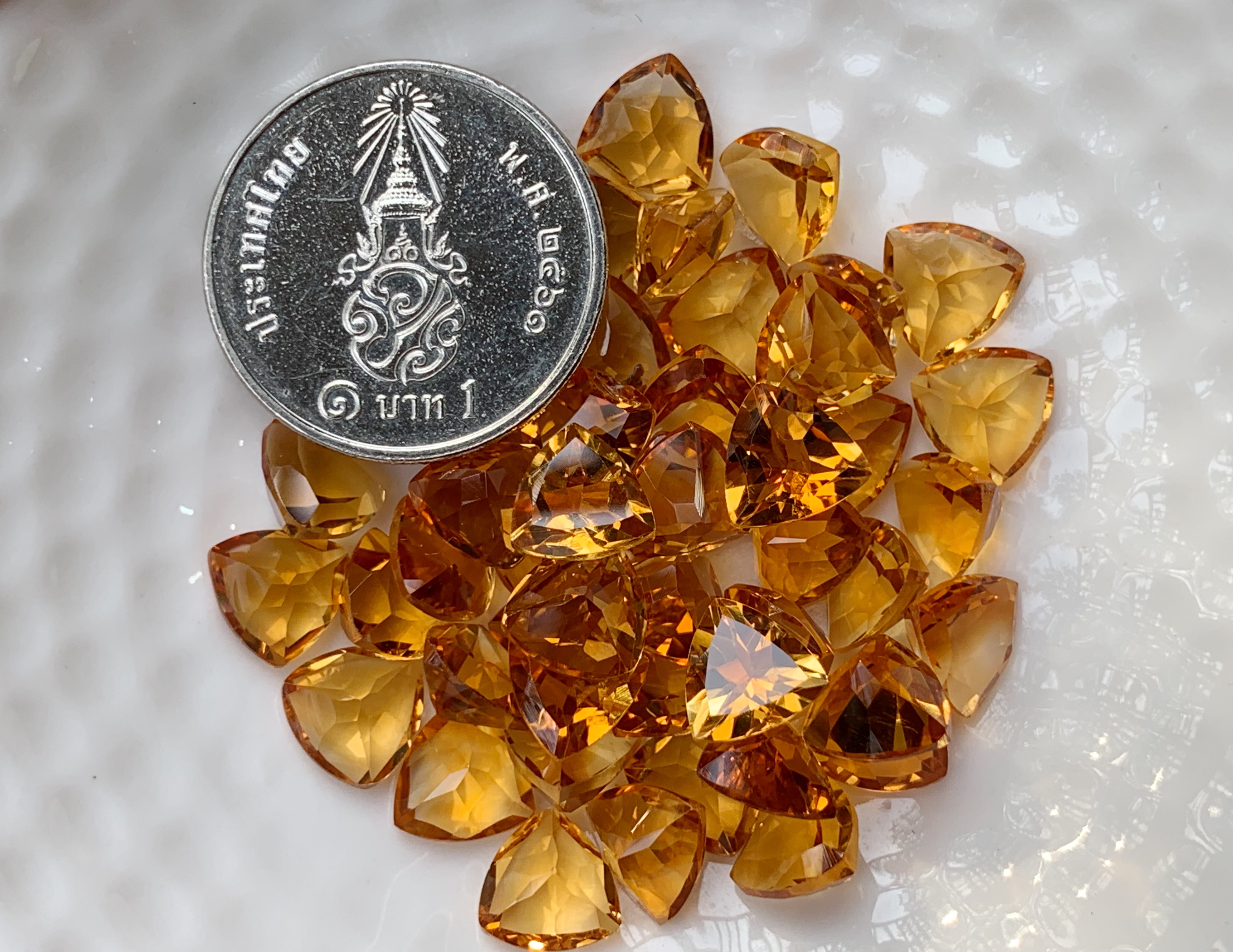 ซิทรินสามเหลี่ยม 7 มม. 5 กะรัต